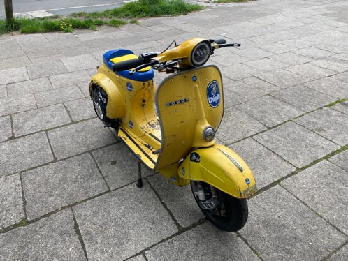Vespa in gelb mit Egig 180 Motor 